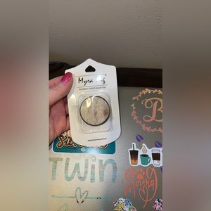 Myra hair on hide popsocket